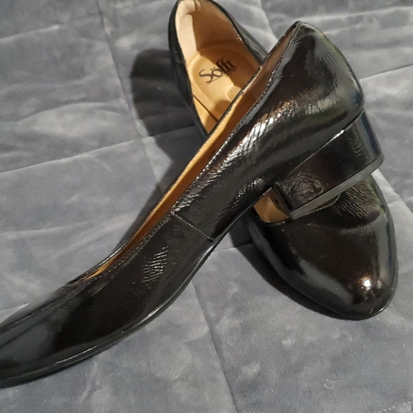 Shoe - Picture 2 of 4